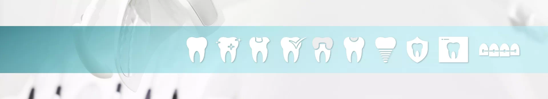 ząb, szczoteczka i narzędzia stomatologiczne
